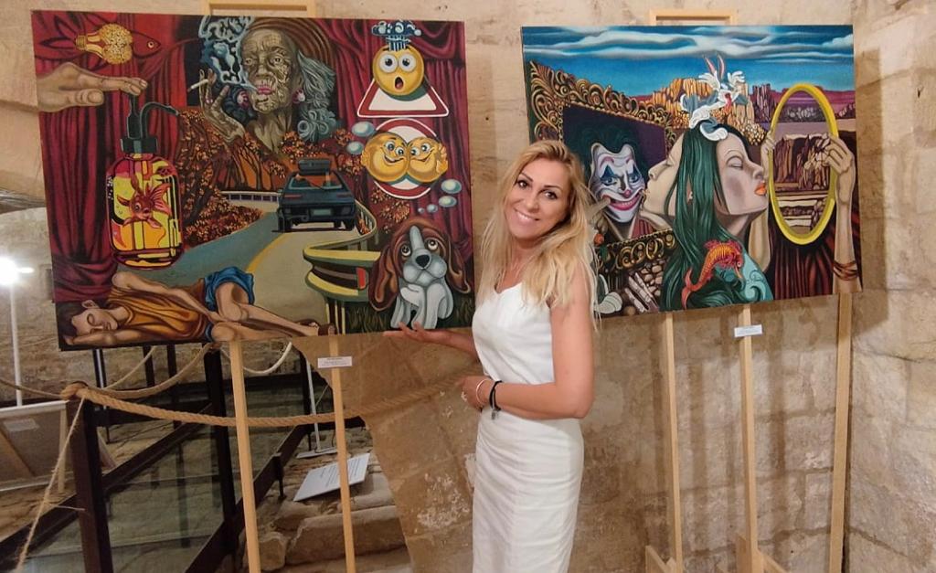 Patrizia Stefani con le opere di Pietro Lembo